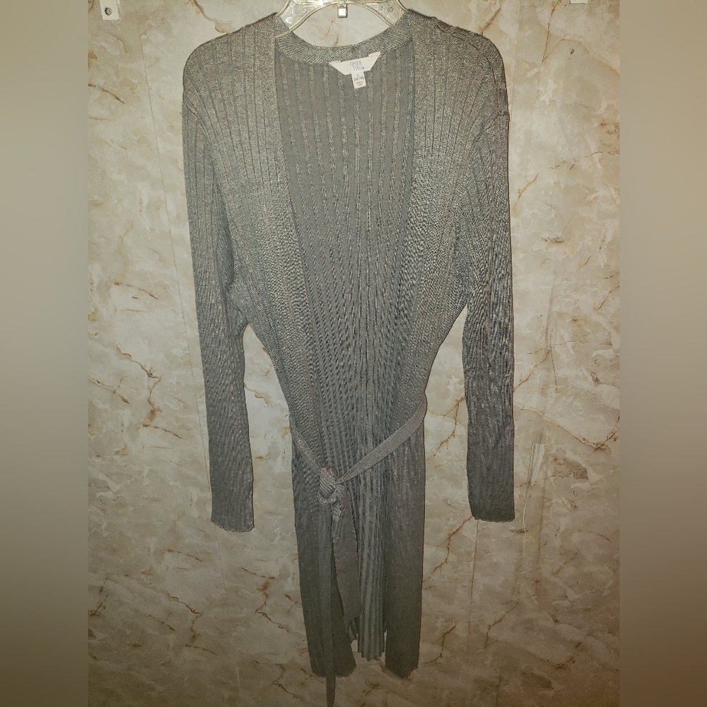 Time and Tru Heather Gray Knit Sweater